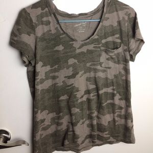 Universal Thread T-Shirt